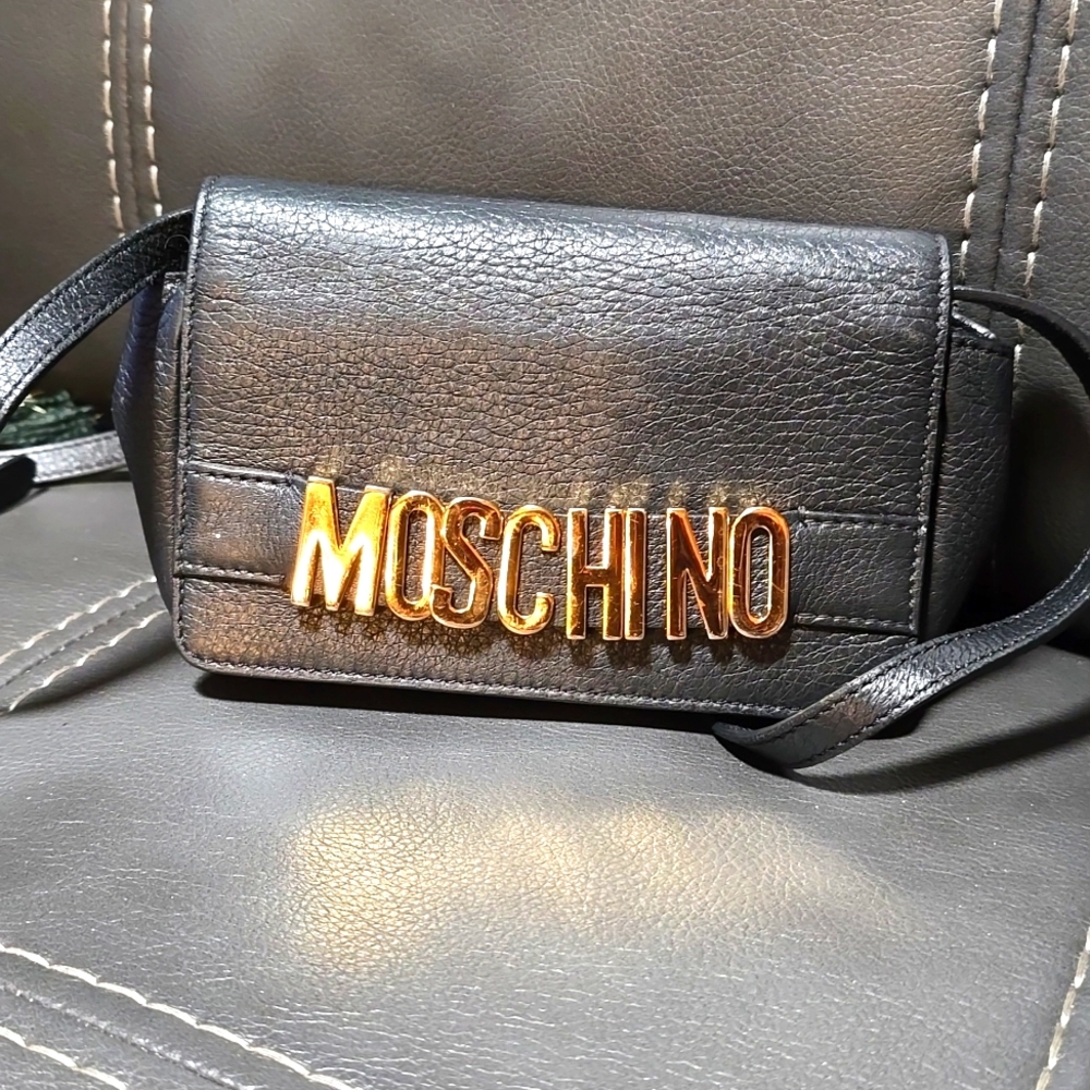 Preowned MOSCHINO Gold Black Leather Bag. Great condition